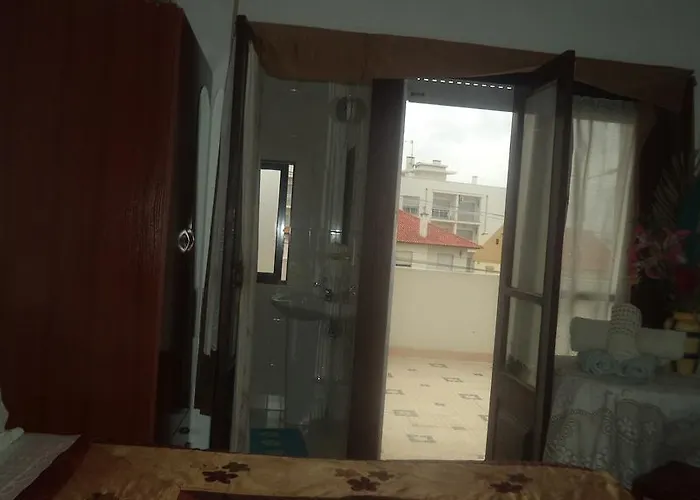 Casa Romao 3* נאזרה