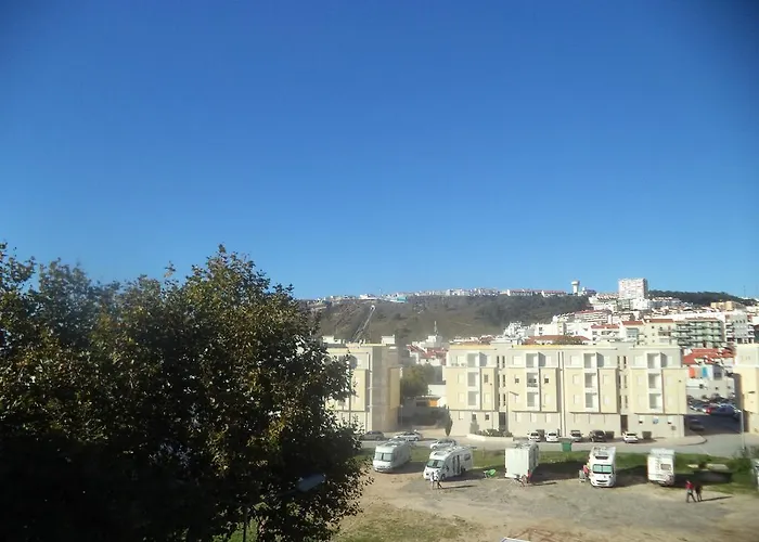 Casa Romao בית הארחה נאזרה