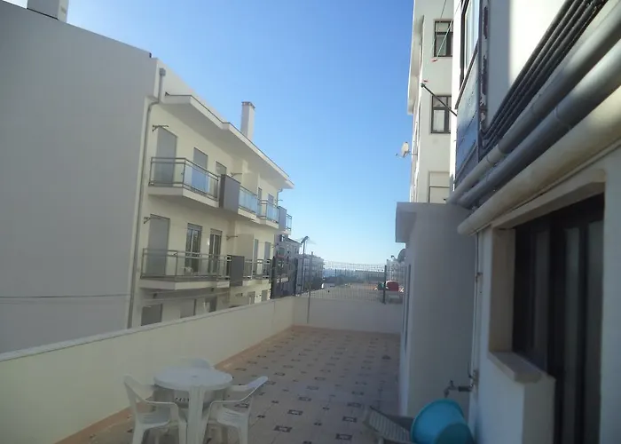 Casa Romao 3* נאזרה