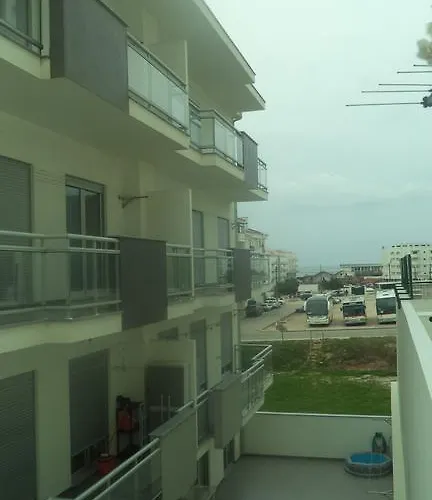 Casa Romao בית הארחה נאזרה