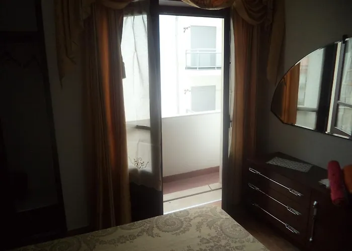 Casa Romao בית הארחה נאזרה